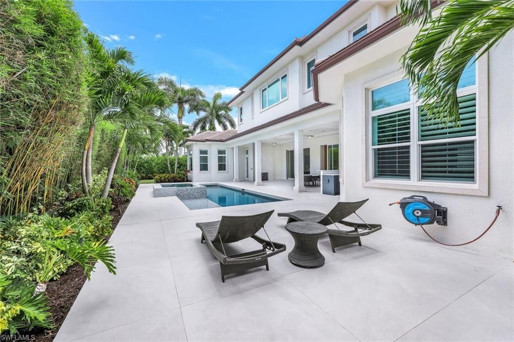 569 Neapolitan Way, Naples, FL 34103 Photo