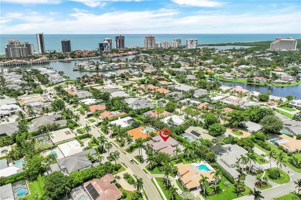 569 Neapolitan Way, Naples, FL 34103 Photo