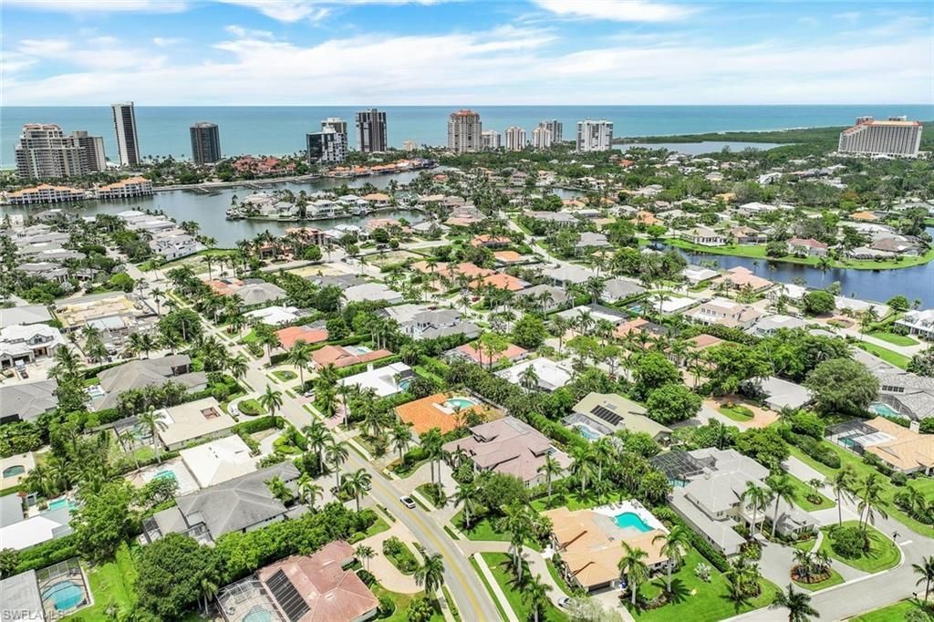 569 Neapolitan Way, Naples, FL 34103 Photo