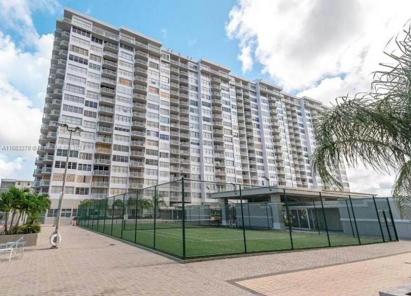 18061 Biscayne Blvd, Unit 702, Aventura, FL 33160 Photo