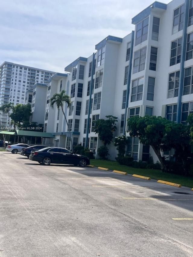 17570 Atlantic Blvd, Unit 401, Sunny Isles Beach, FL 33160 Photo