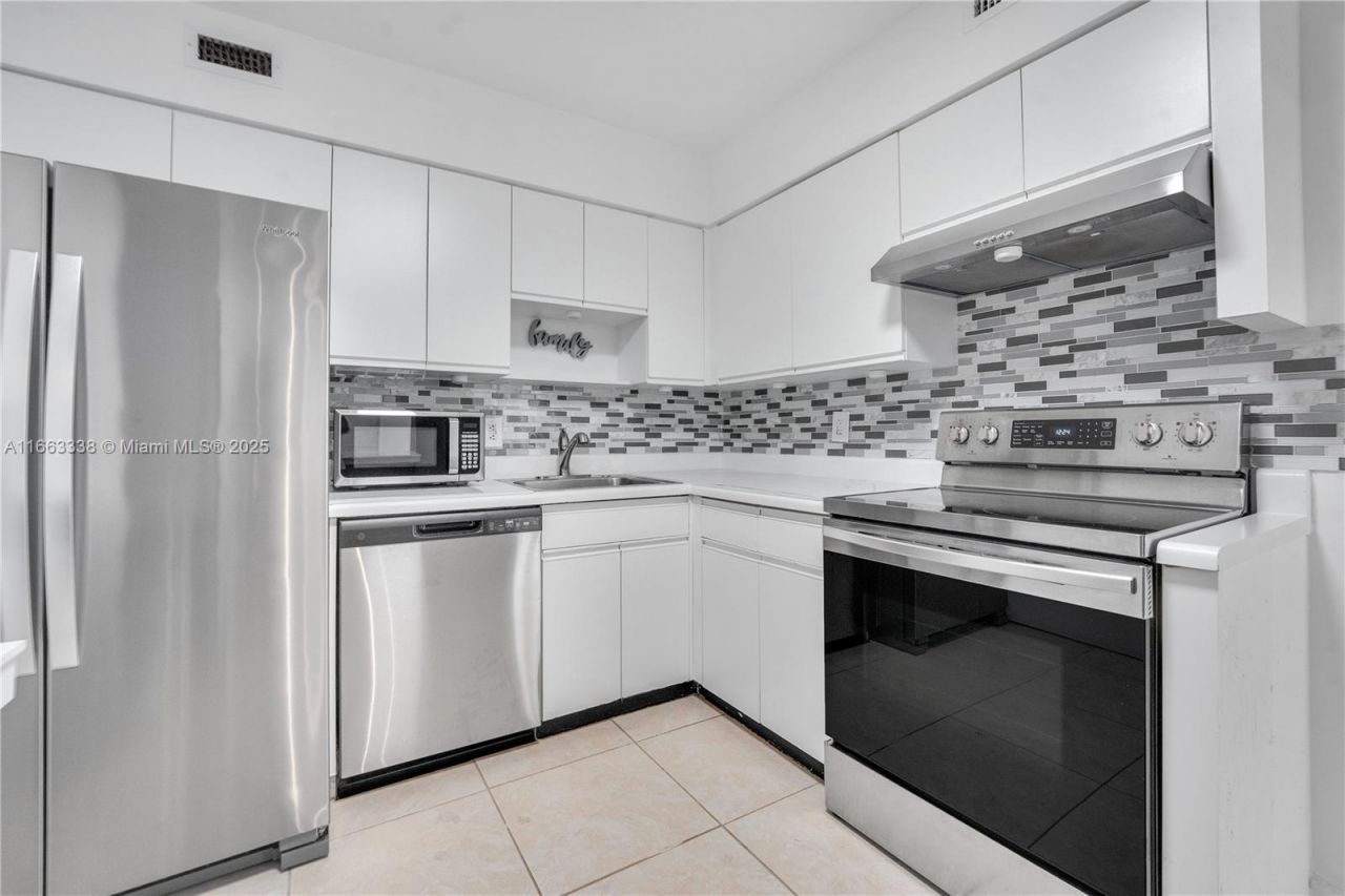 5151 Collins Ave, Unit 925, Miami Beach, FL 33140 Photo