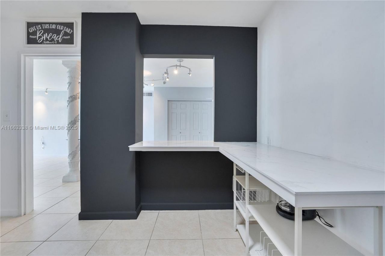 5151 Collins Ave, Unit 925, Miami Beach, FL 33140 Photo