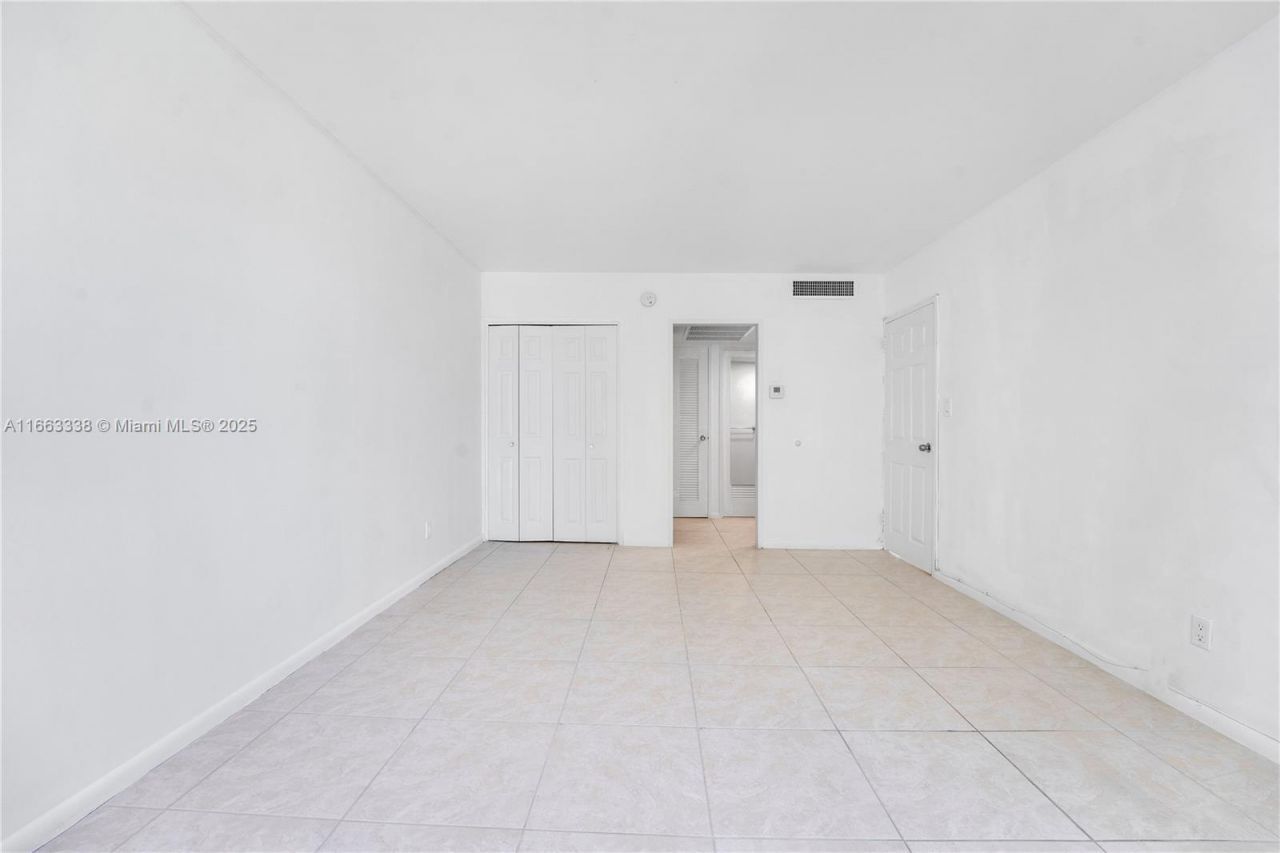 5151 Collins Ave, Unit 925, Miami Beach, FL 33140 Photo