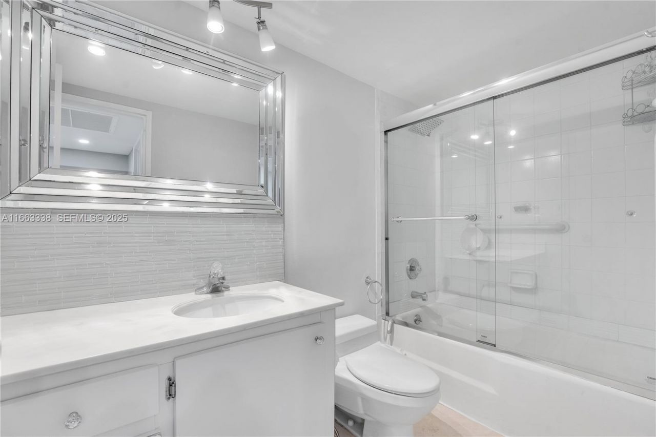 5151 Collins Ave, Unit 925, Miami Beach, FL 33140 Photo