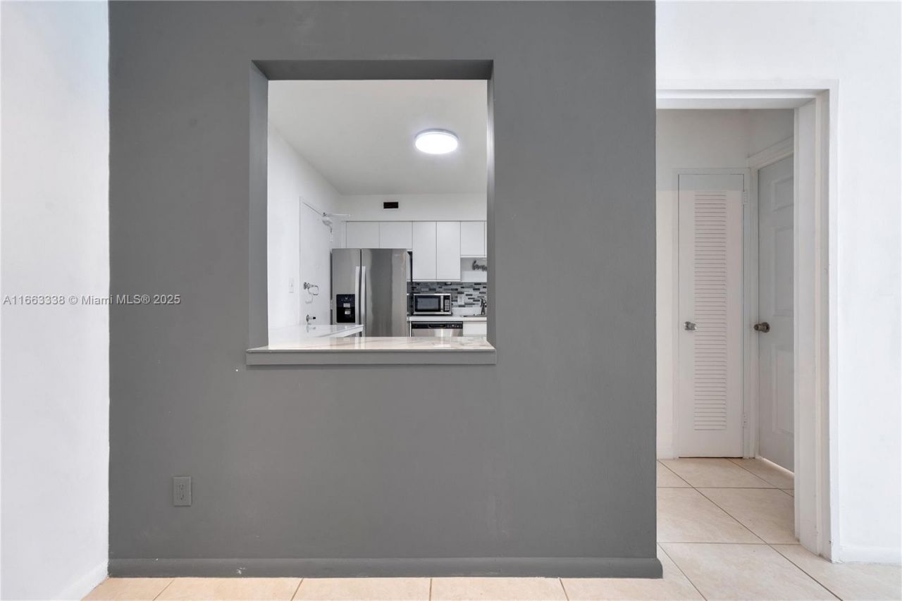 5151 Collins Ave, Unit 925, Miami Beach, FL 33140 Photo