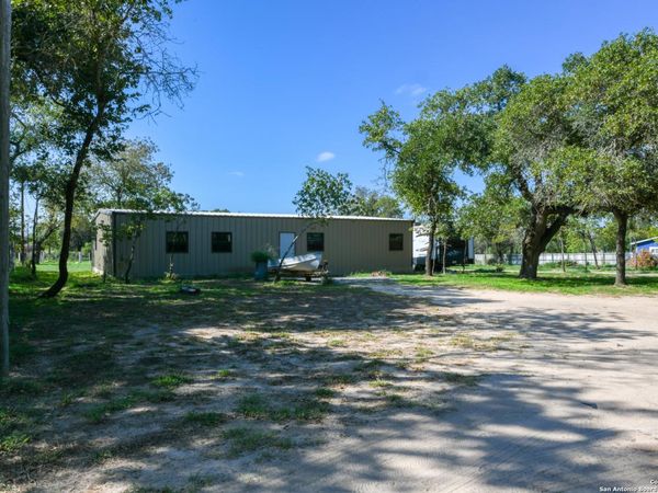 270 Camelot Ln, San Antonio, TX 78264