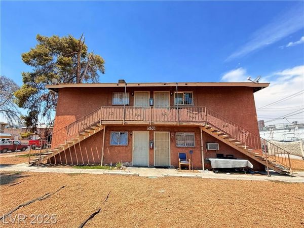 536 North Circle, Las Vegas, NV 89119