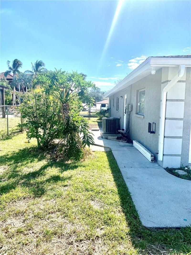 1714 Meadowood Street, Sarasota, FL 34231 Photo