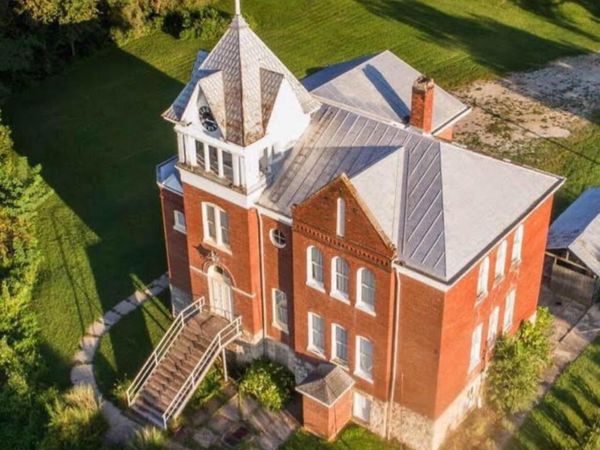 402 S MAIN STREET, Chamois, MO 65024