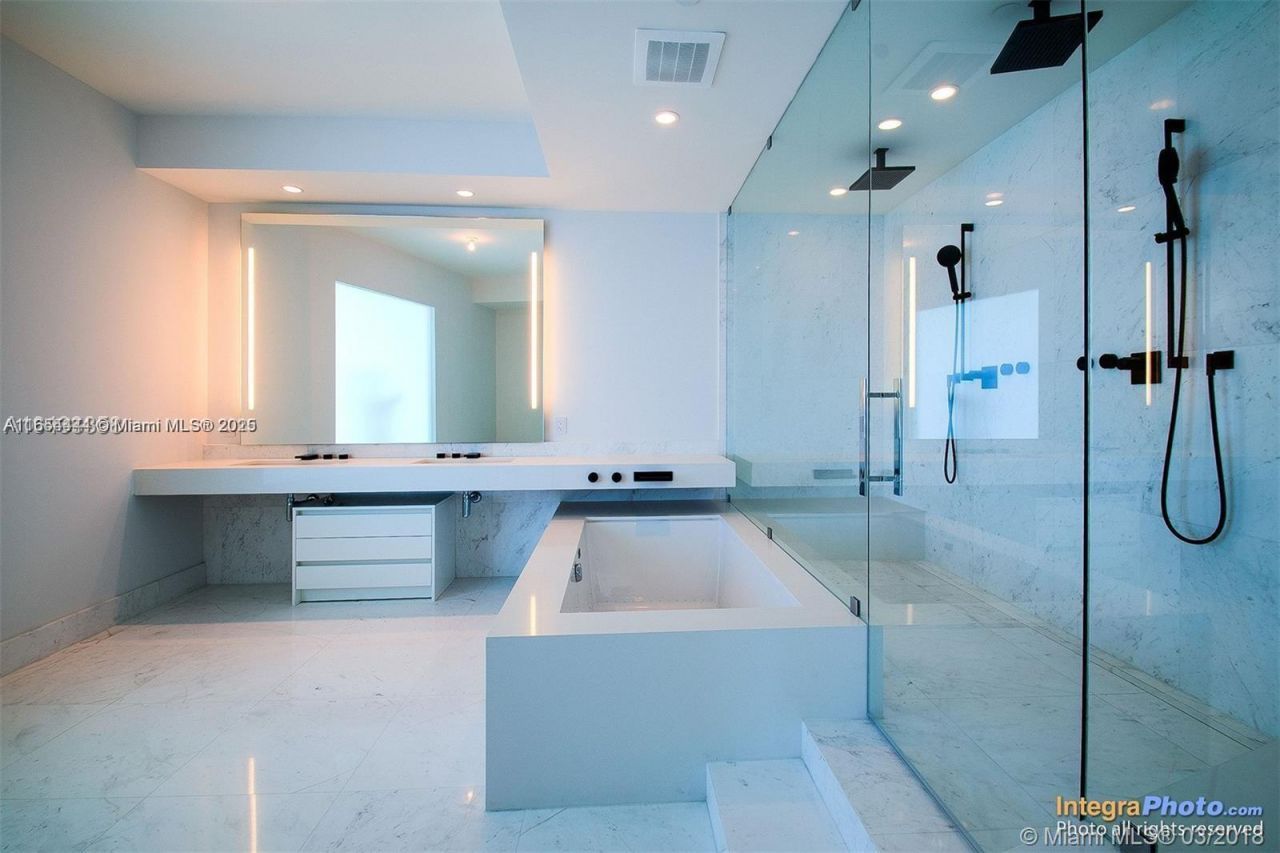 18555 Collins Ave, Unit 5001, Sunny Isles Beach, FL 33160 Photo