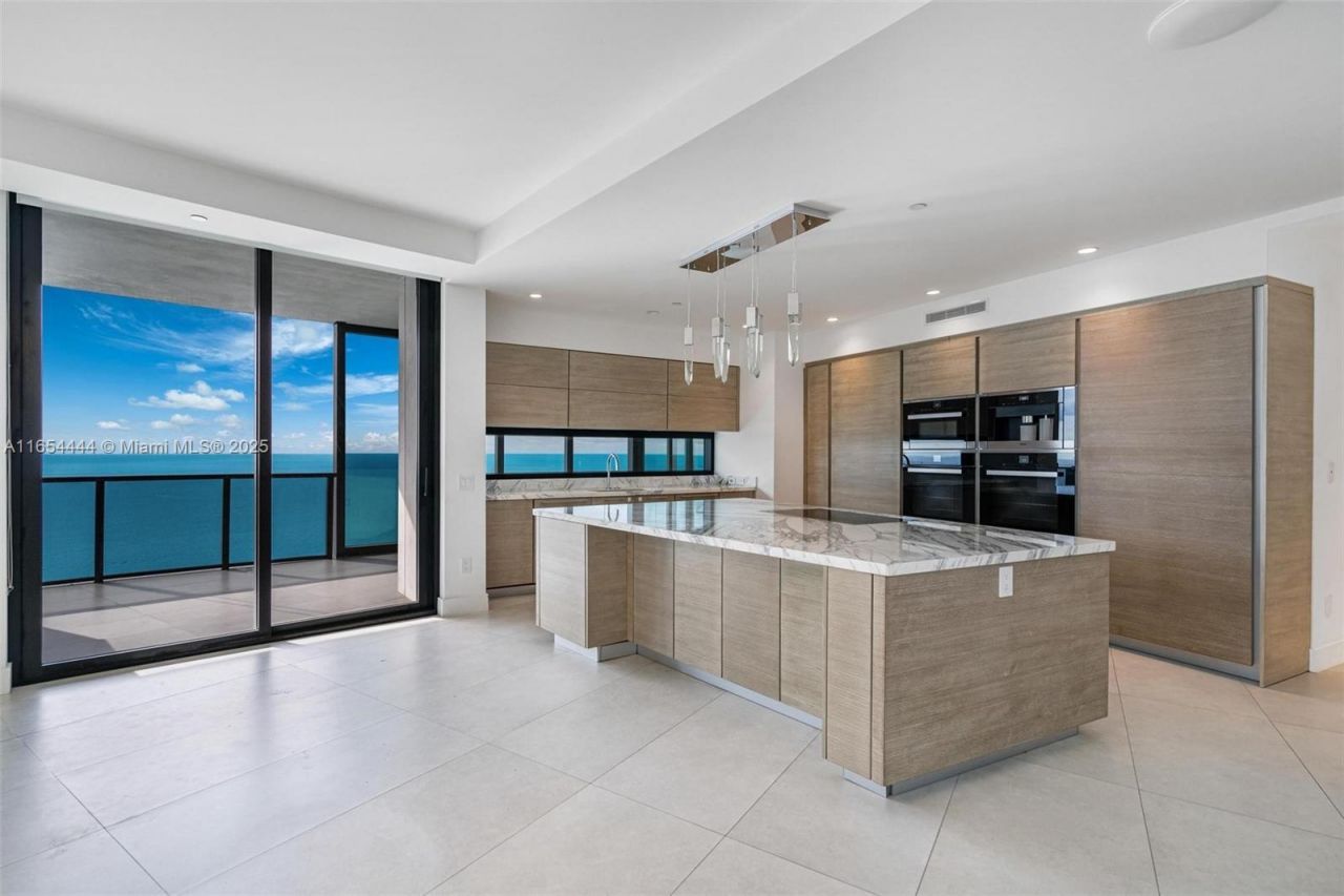 18555 Collins Ave, Unit 5001, Sunny Isles Beach, FL 33160 Photo