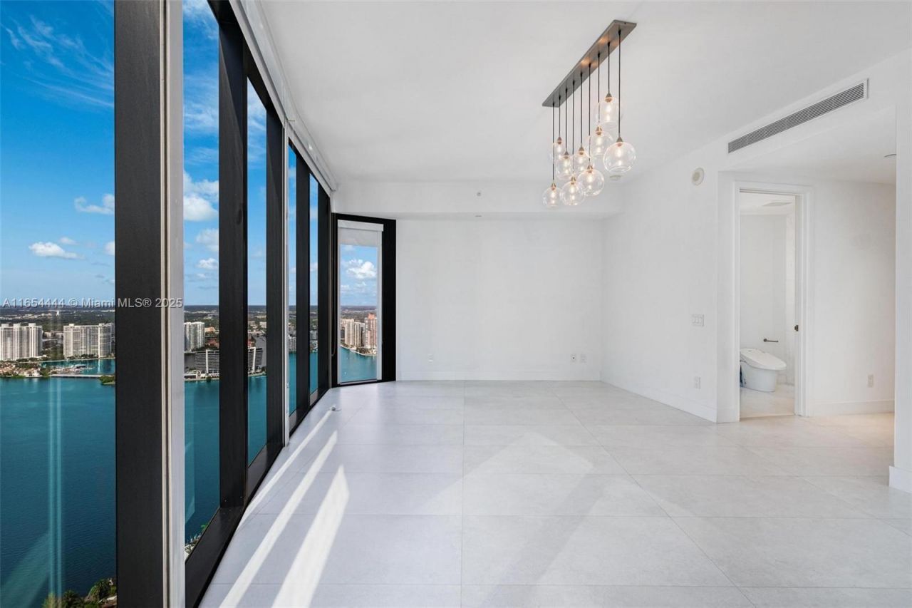 18555 Collins Ave, Unit 5001, Sunny Isles Beach, FL 33160 Photo