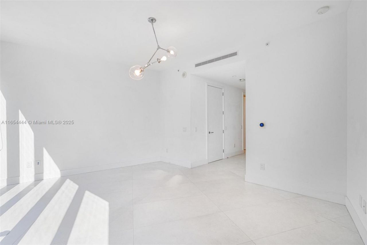 18555 Collins Ave, Unit 5001, Sunny Isles Beach, FL 33160 Photo