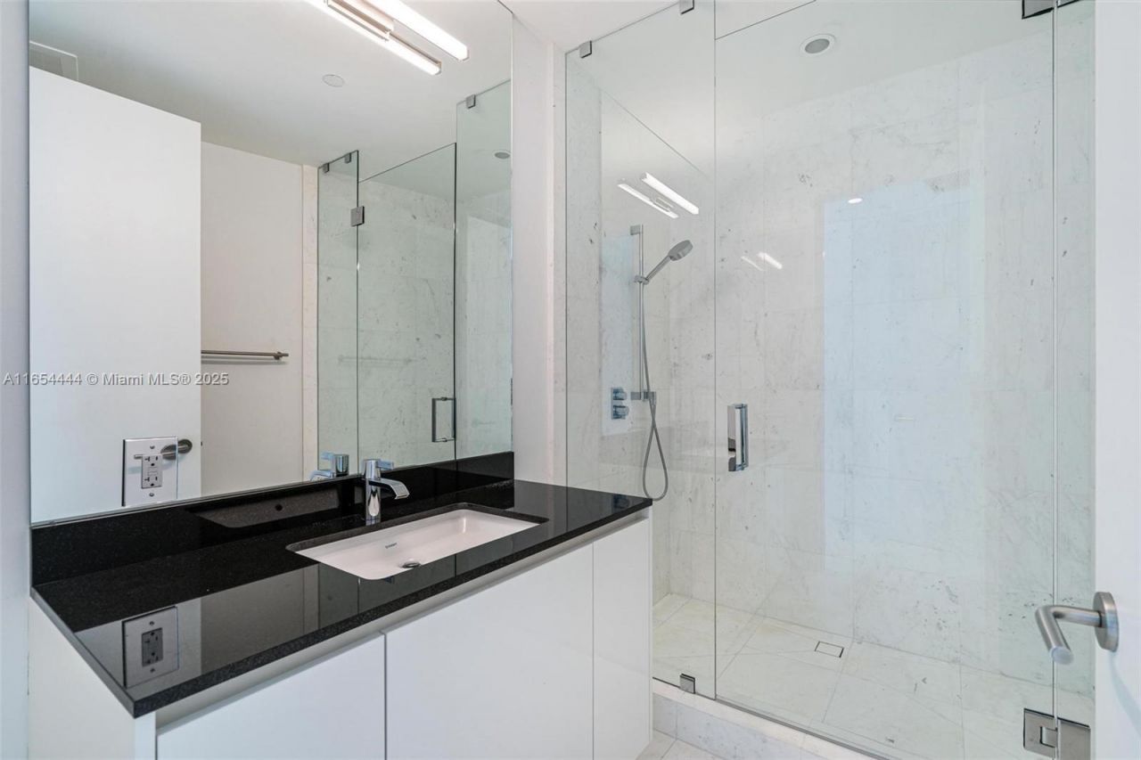 18555 Collins Ave, Unit 5001, Sunny Isles Beach, FL 33160 Photo