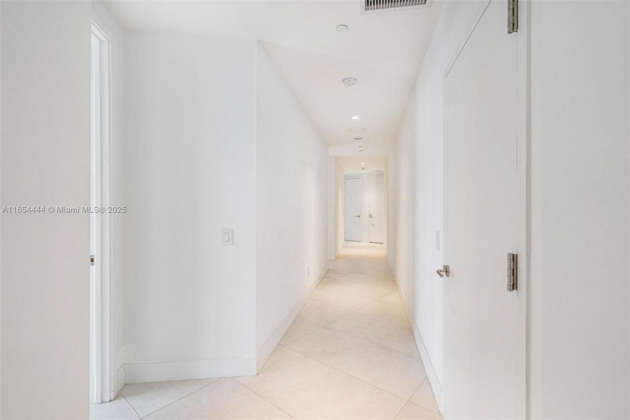 18555 Collins Ave, Unit 5001, Sunny Isles Beach, FL 33160 Photo