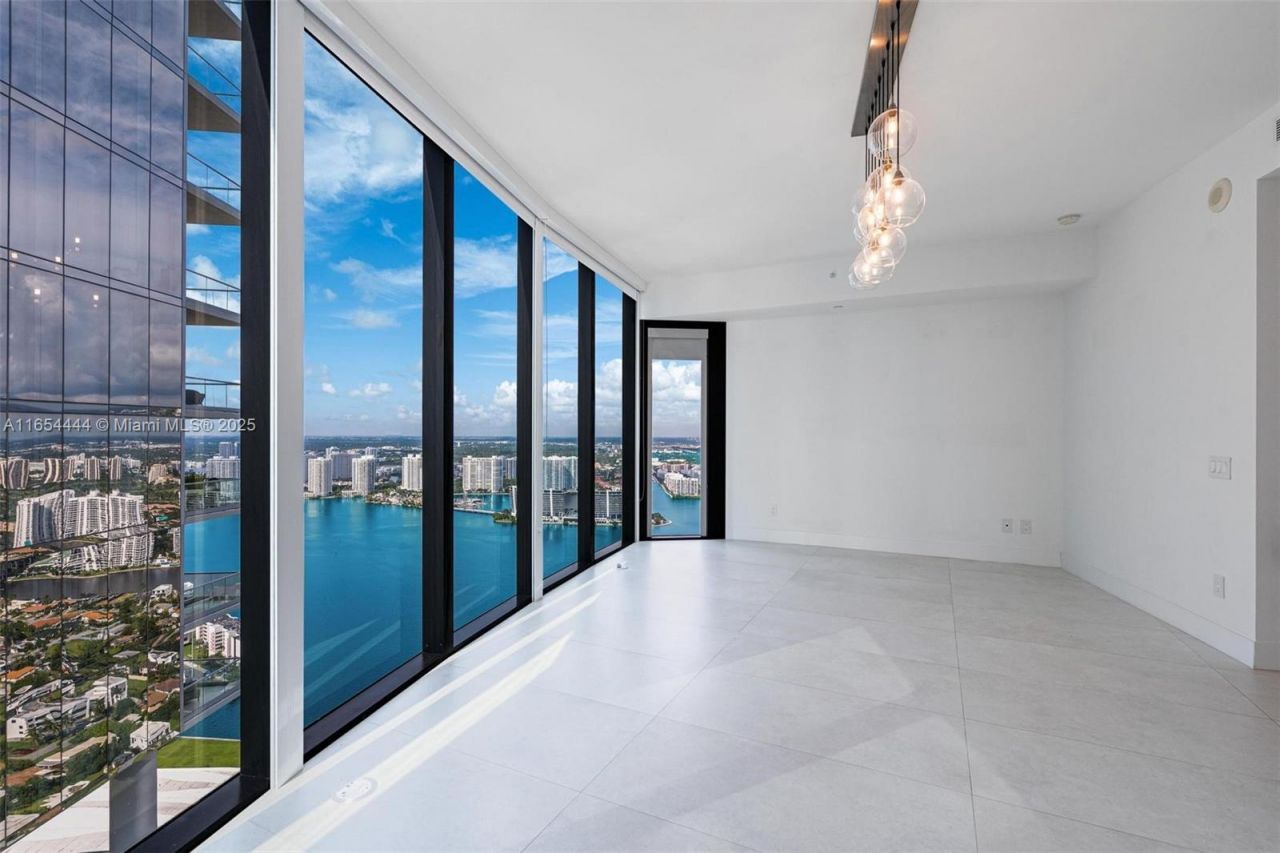 18555 Collins Ave, Unit 5001, Sunny Isles Beach, FL 33160 Photo