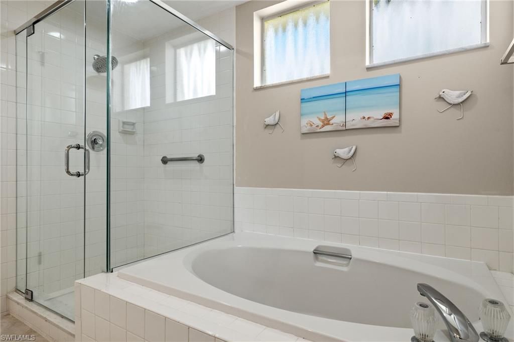 5817 Glencove Dr, Unit 405, Naples, FL 34108 Photo