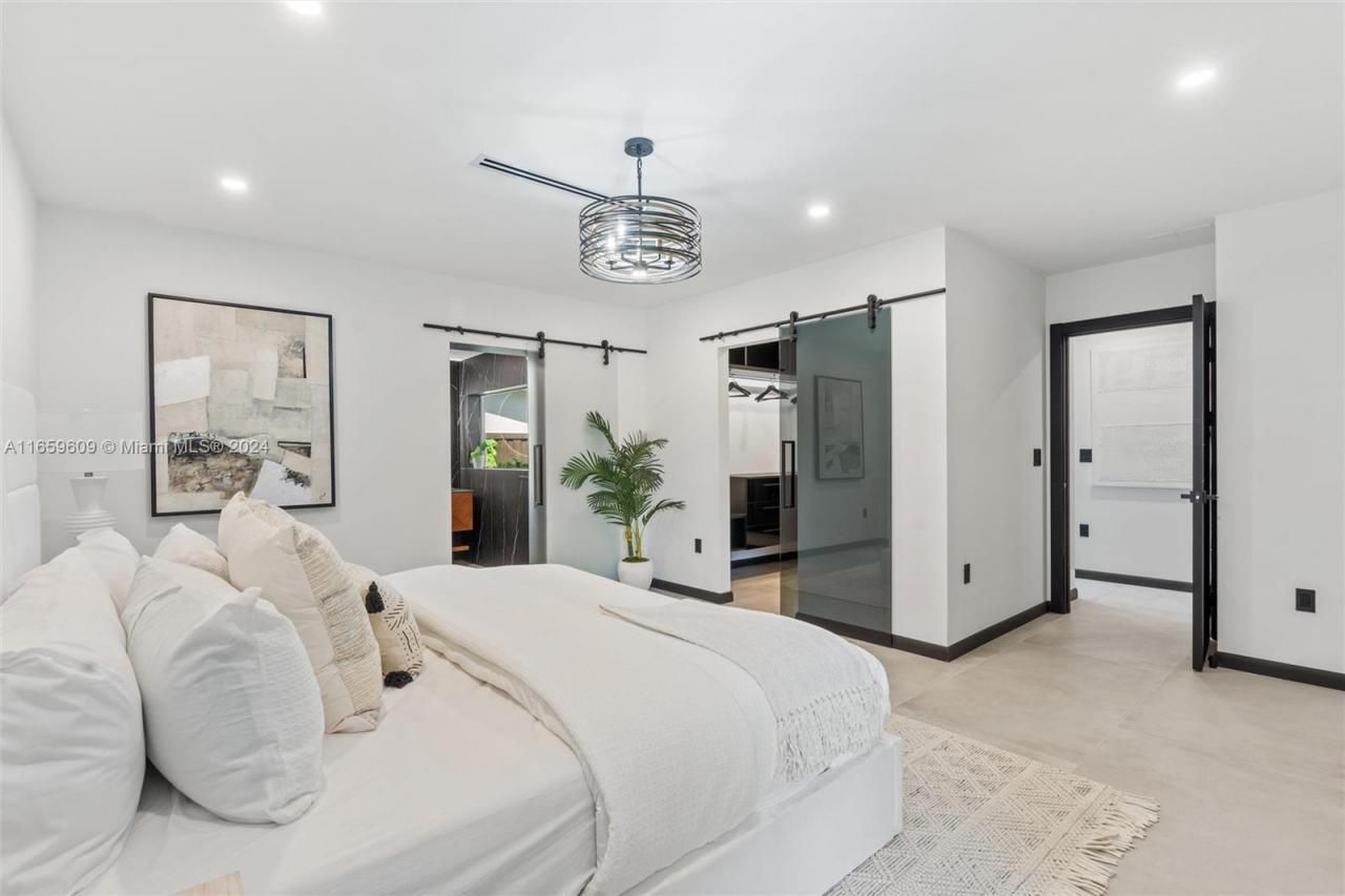 2261 NE 192nd St, Miami, FL 33180 Photo