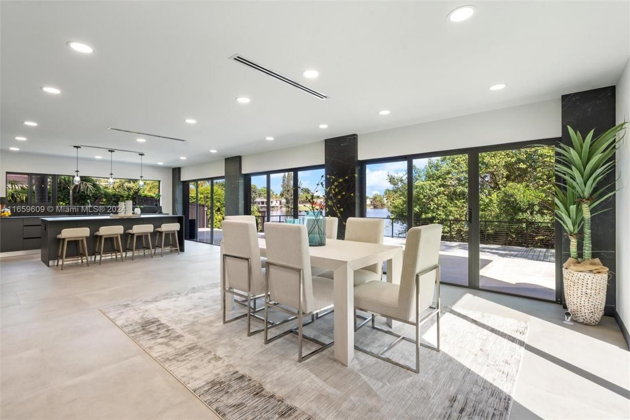 2261 NE 192nd St, Miami, FL 33180 Photo