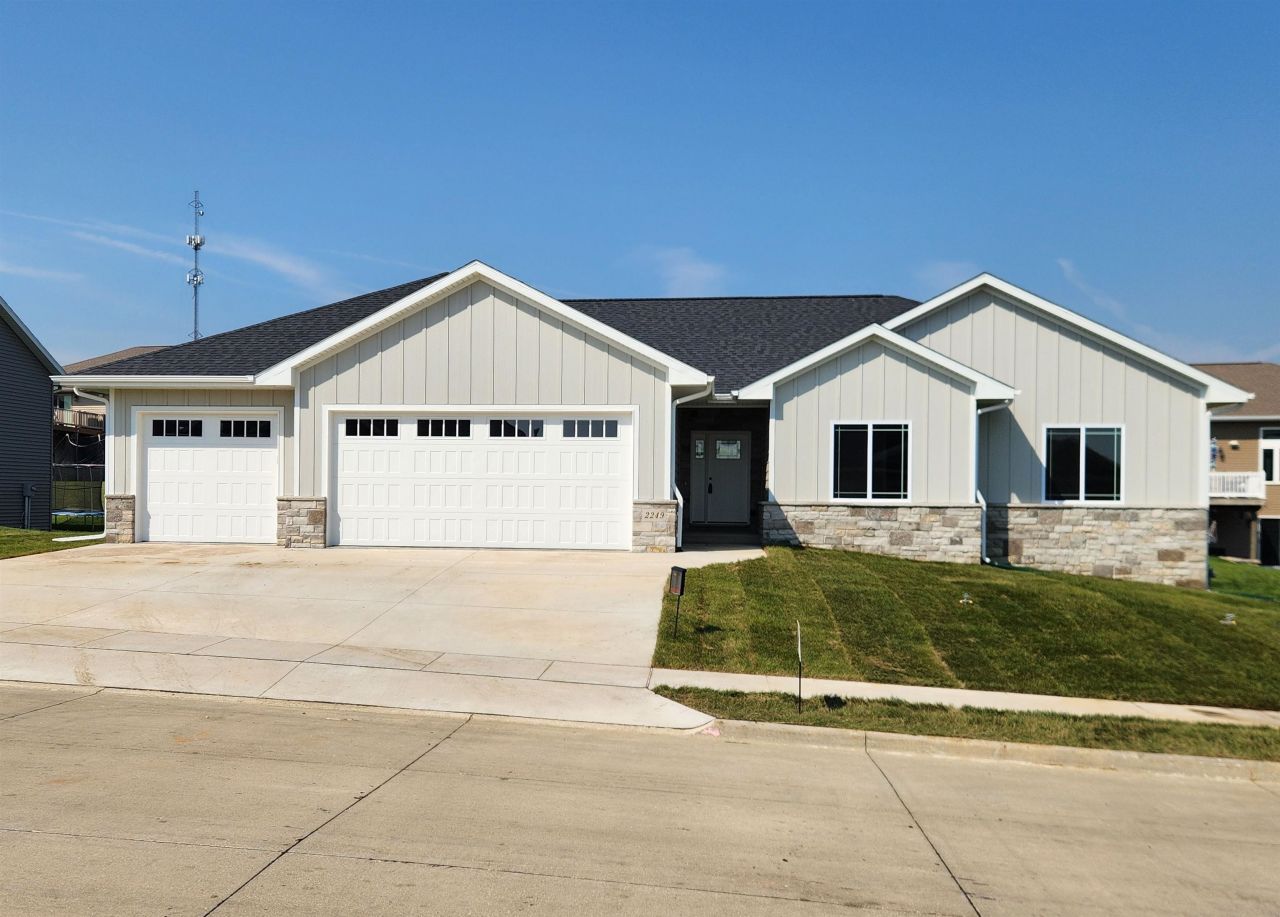 2249 Antler Ridge Drive, Asbury, IA 52002 Main Photo