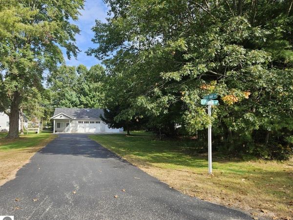 615 Franklin Street E, East Tawas, MI 48730