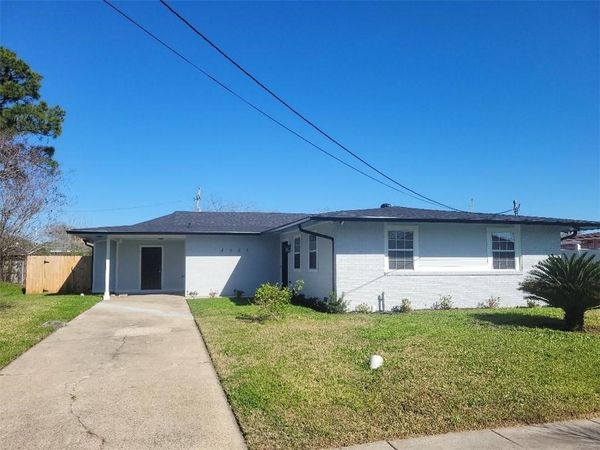 4985 FELICIANA Drive, New Orleans, LA 70126