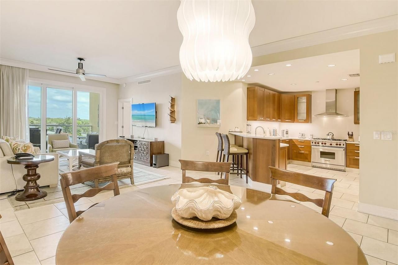 915 Seaside Drive, Unit 312, Weeks, Sarasota, FL 34242 Photo