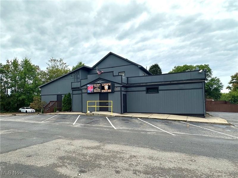 1111 Niles Cortland Road NE, Howland, OH 44484 Photo 1