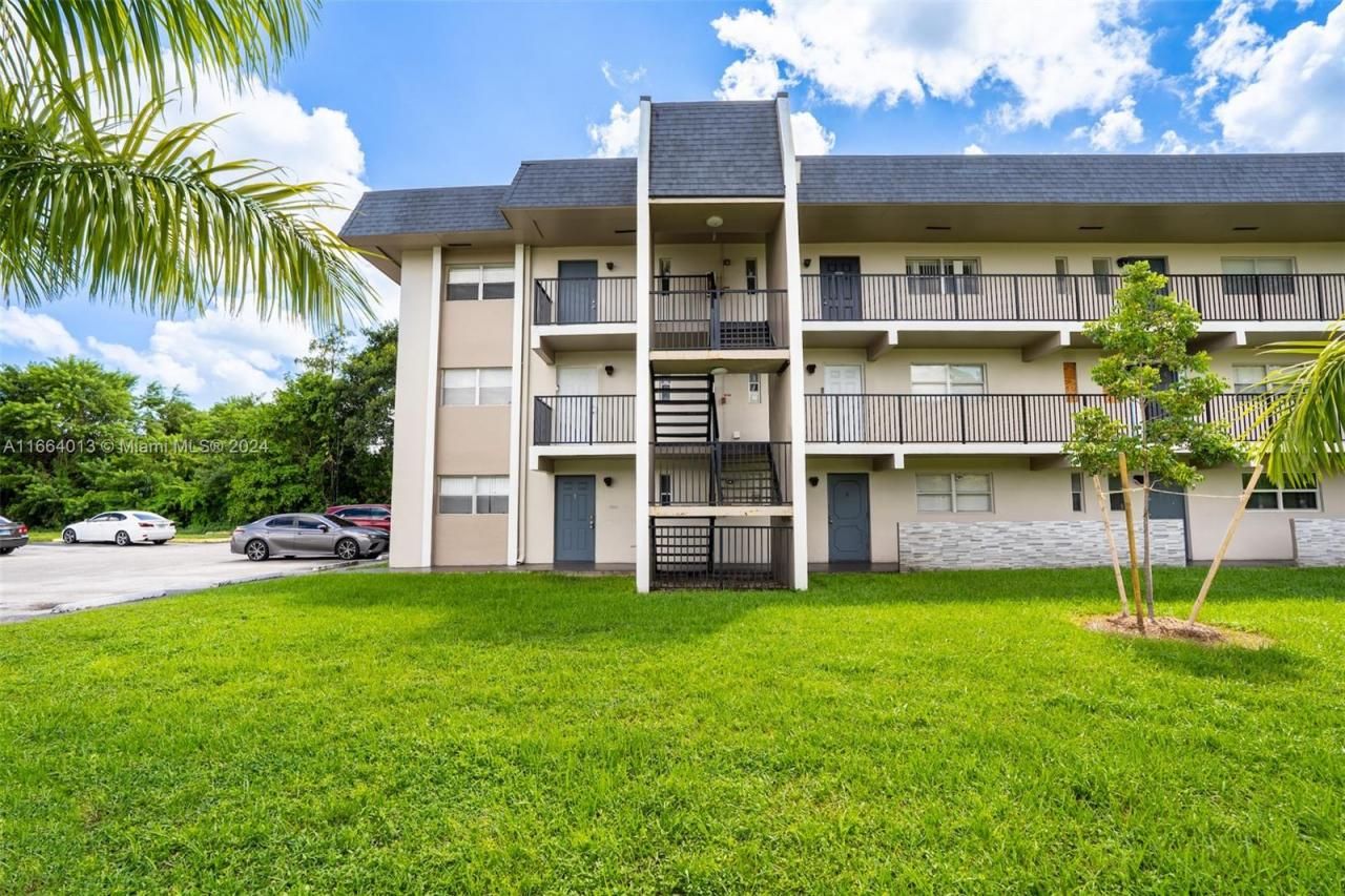 7900 S Colony Cir S, Unit 101, Tamarac, FL 33321 Photo