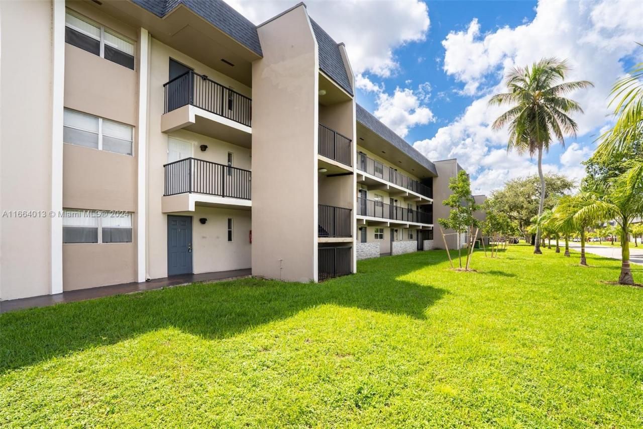 7900 S Colony Cir S, Unit 101, Tamarac, FL 33321 Photo