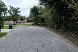 1990 Irving Avenue photo 4