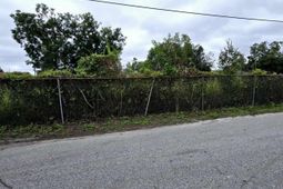 1990 Irving Avenue photo 4