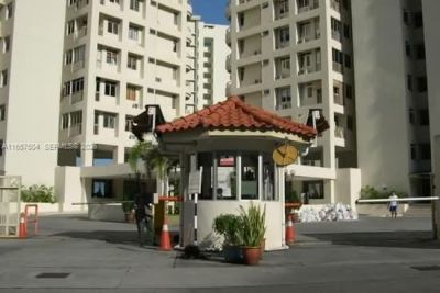 400 Kings Point Dr, Unit 328, Sunny Isles Beach, FL 33160 Photo