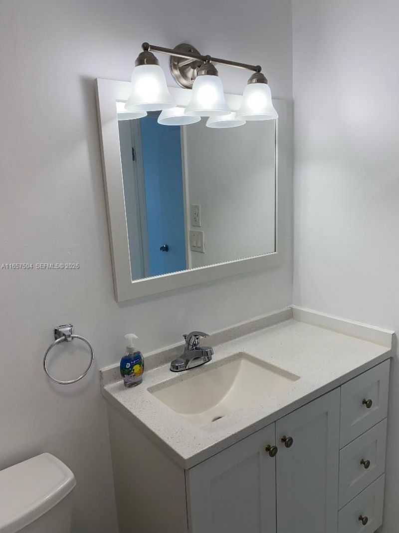 400 Kings Point Dr, Unit 328, Sunny Isles Beach, FL 33160 Photo