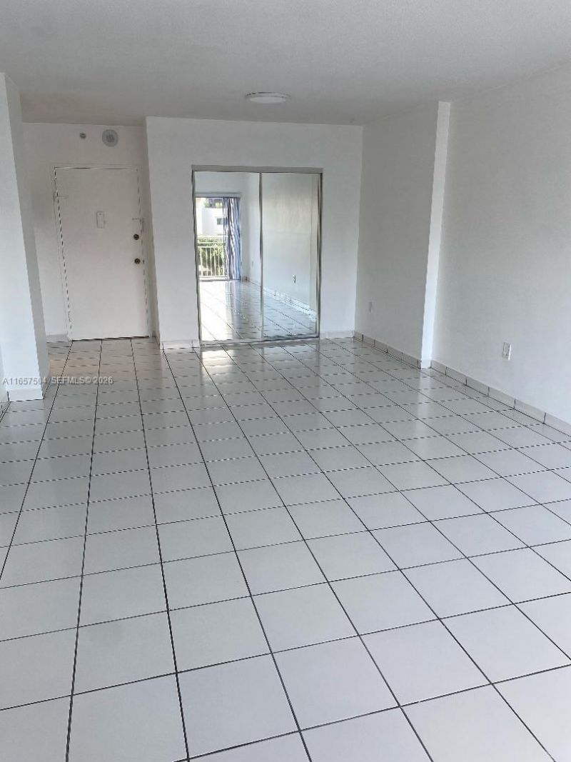 400 Kings Point Dr, Unit 328, Sunny Isles Beach, FL 33160 Photo