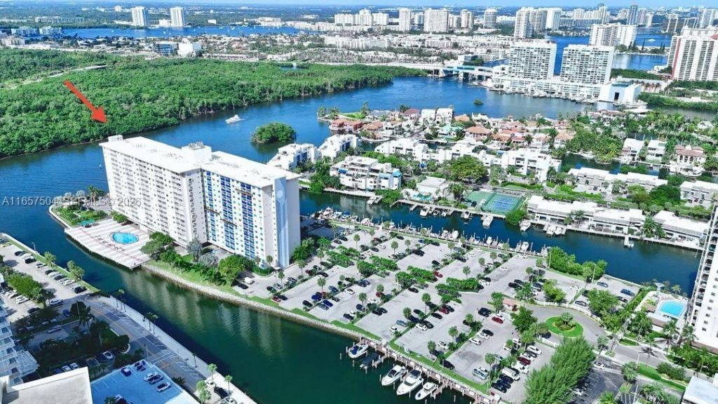 400 Kings Point Dr, Unit 328, Sunny Isles Beach, FL 33160 Photo