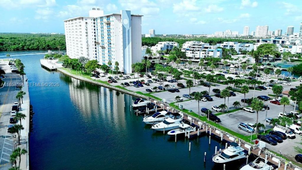 400 Kings Point Dr, Unit 328, Sunny Isles Beach, FL 33160 Photo