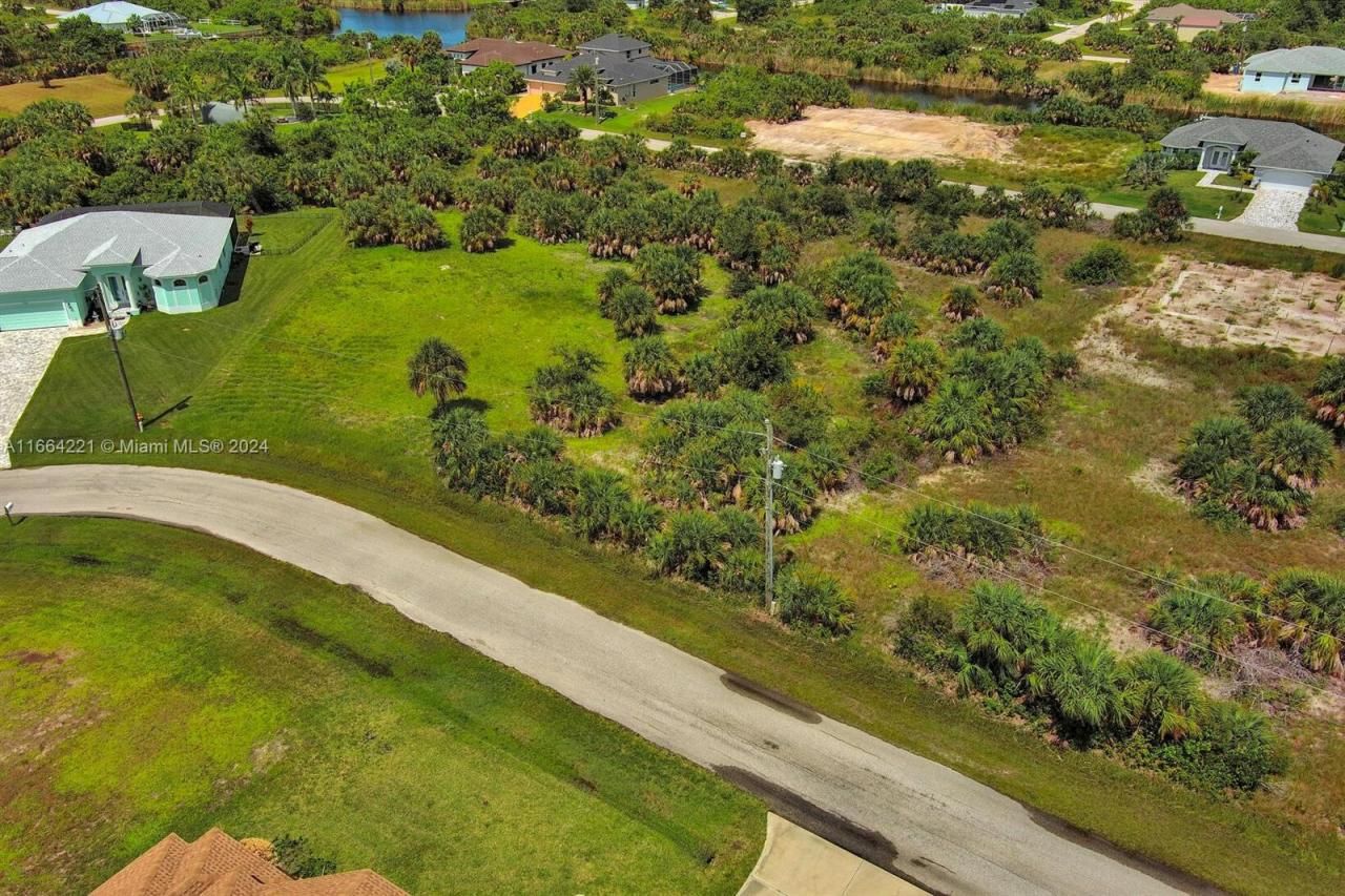 10705 Rainsville St, Port Charlotte, FL 33981 Photo