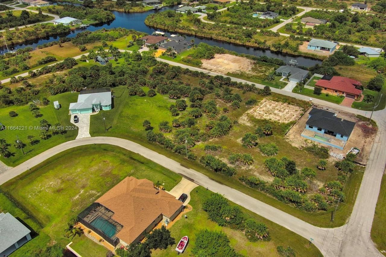 10705 Rainsville St, Port Charlotte, FL 33981 Photo