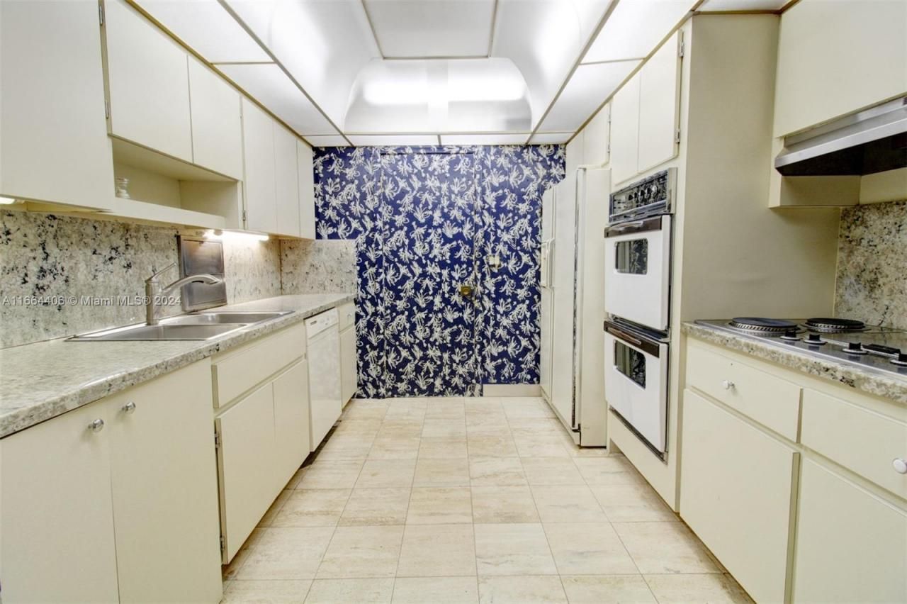 1800 NE 114th St, Unit 2308, Miami, FL 33181 Photo