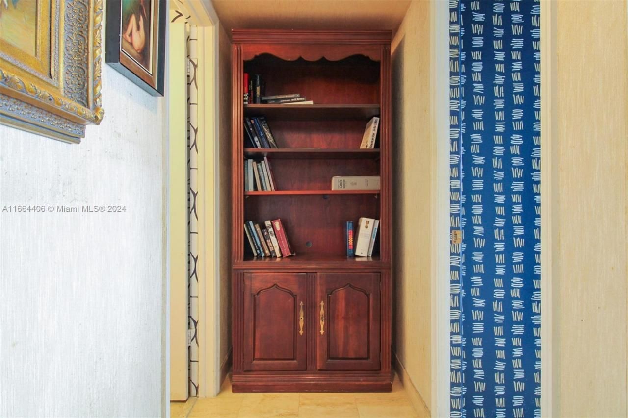 1800 NE 114th St, Unit 2308, Miami, FL 33181 Photo