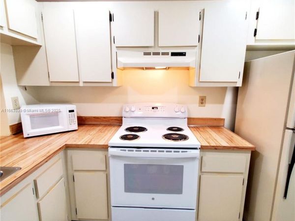 2941 N Nob Hill Rd, Unit 301, Sunrise, FL 33322