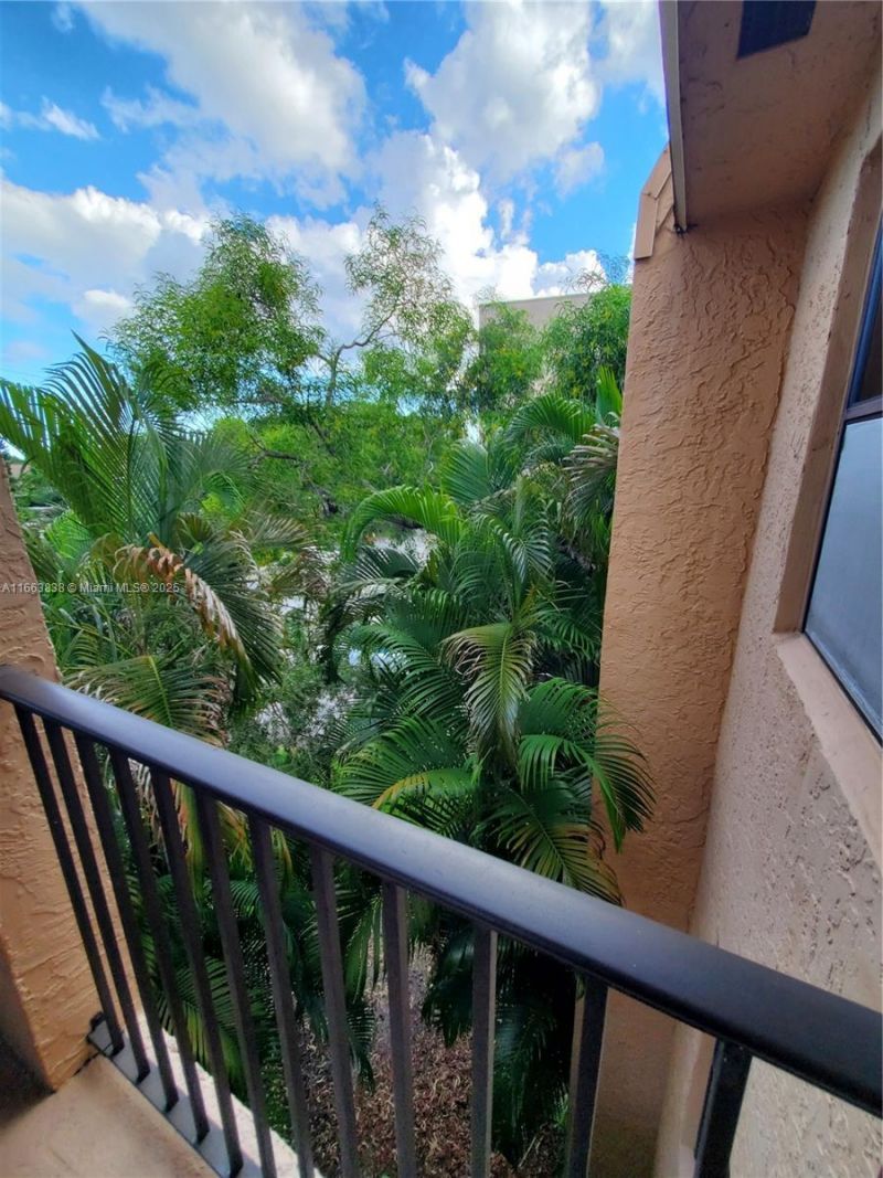 2941 N Nob Hill Rd, Unit 301, Sunrise, FL 33322 Photo