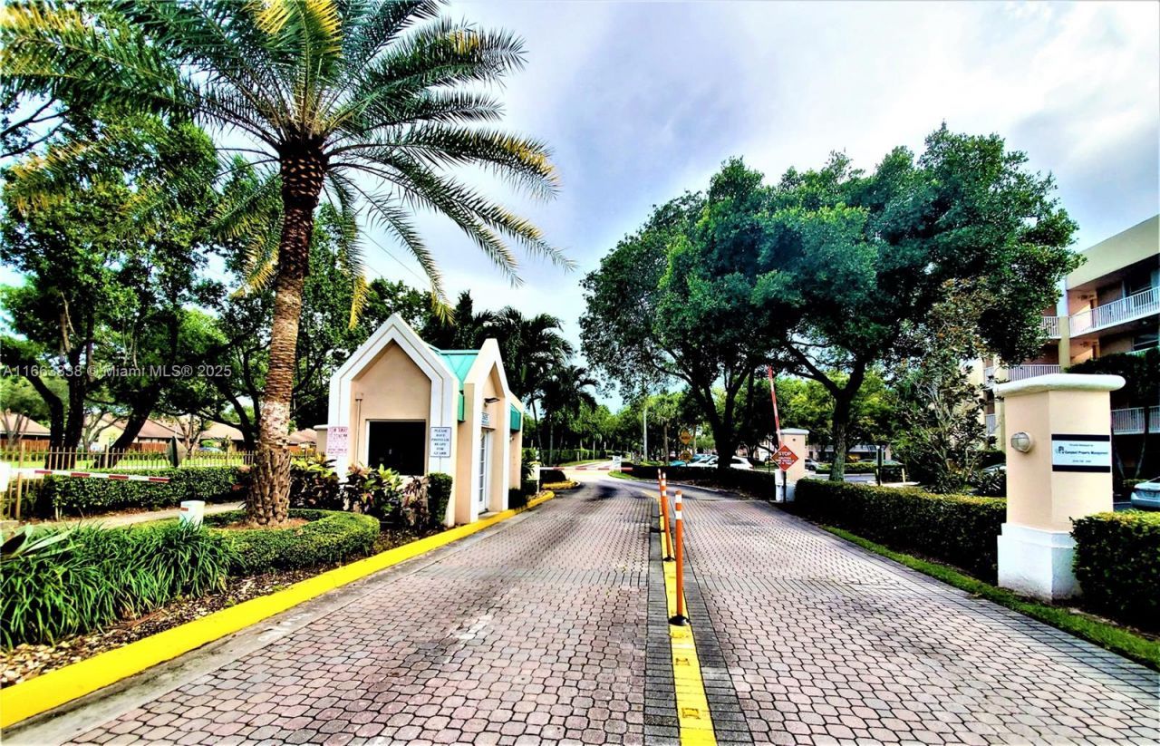 2941 N Nob Hill Rd, Unit 301, Sunrise, FL 33322 Photo