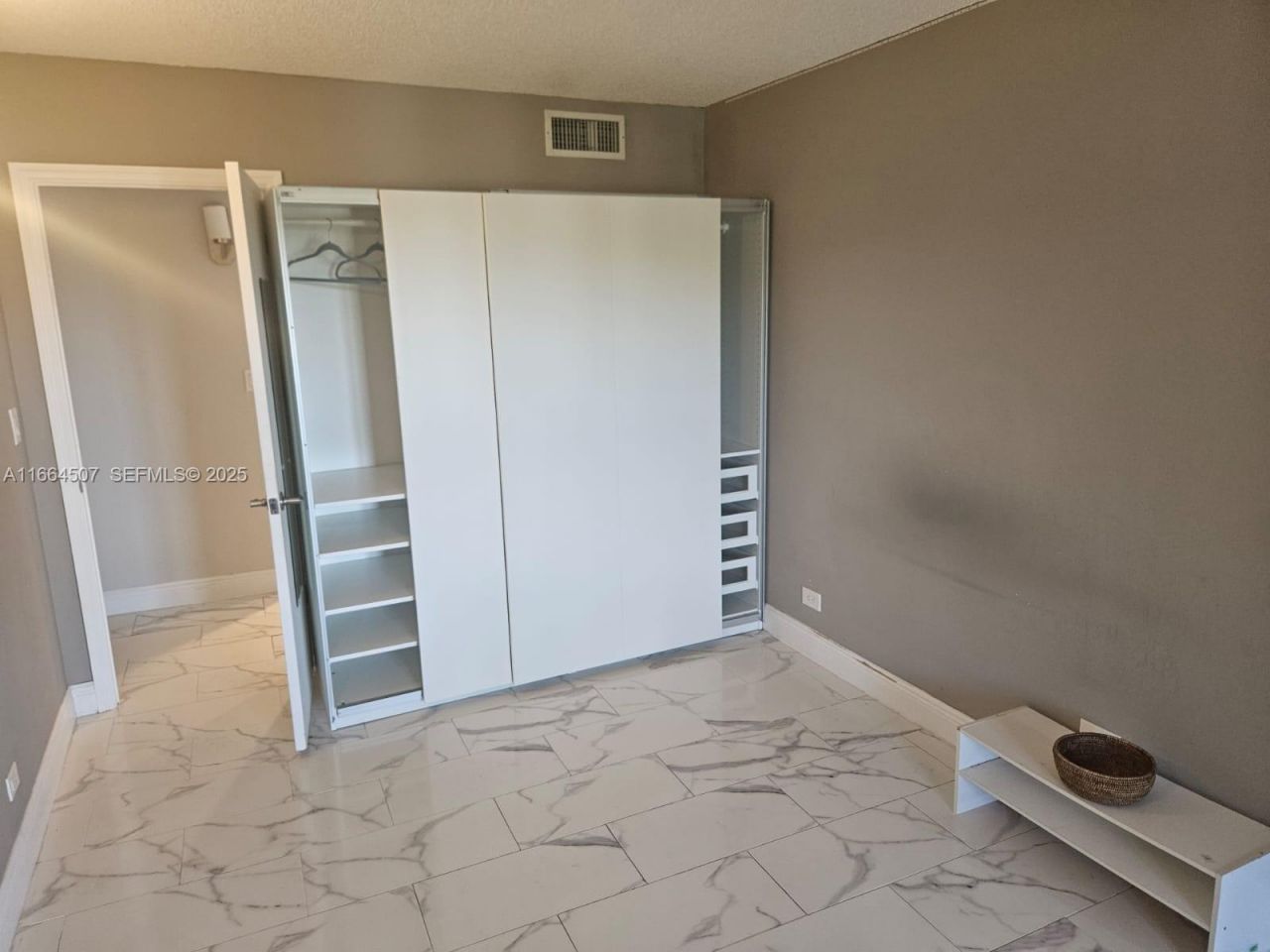 1800 NE 114th St, Unit 401, Miami, FL 33181 Photo