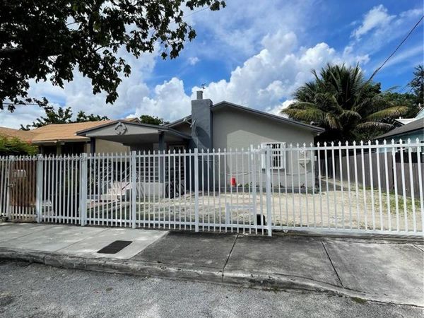1143 NW 27th St, Miami, FL 33127