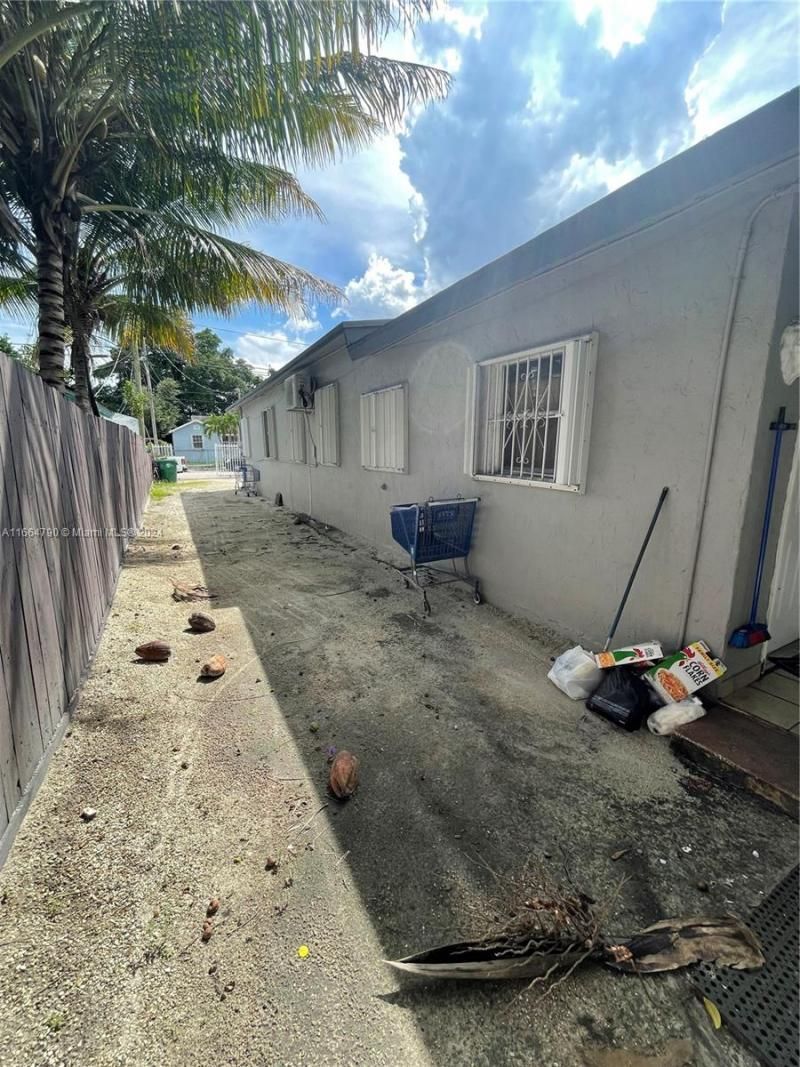 1143 NW 27th St, Miami, FL 33127 Photo