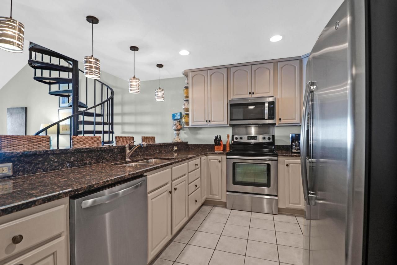 9002 Palmetto Drive Photo 10