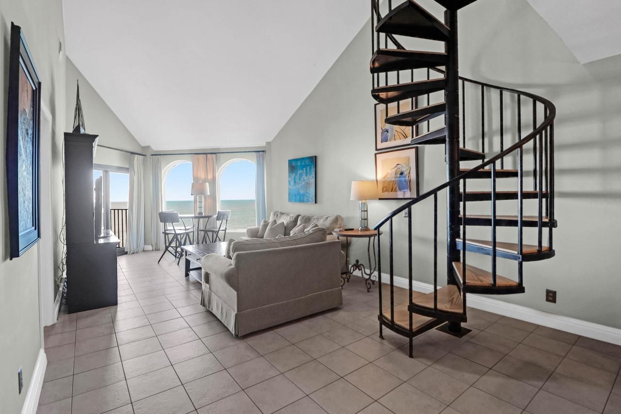 9002 Palmetto Drive Photo 4